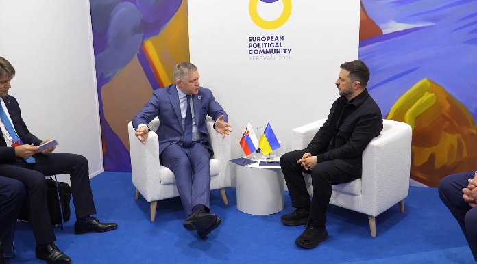 Зеленський зустрівся з Фіцо: "Україна відкрита до конструктивного діалогу зі Словаччиною"